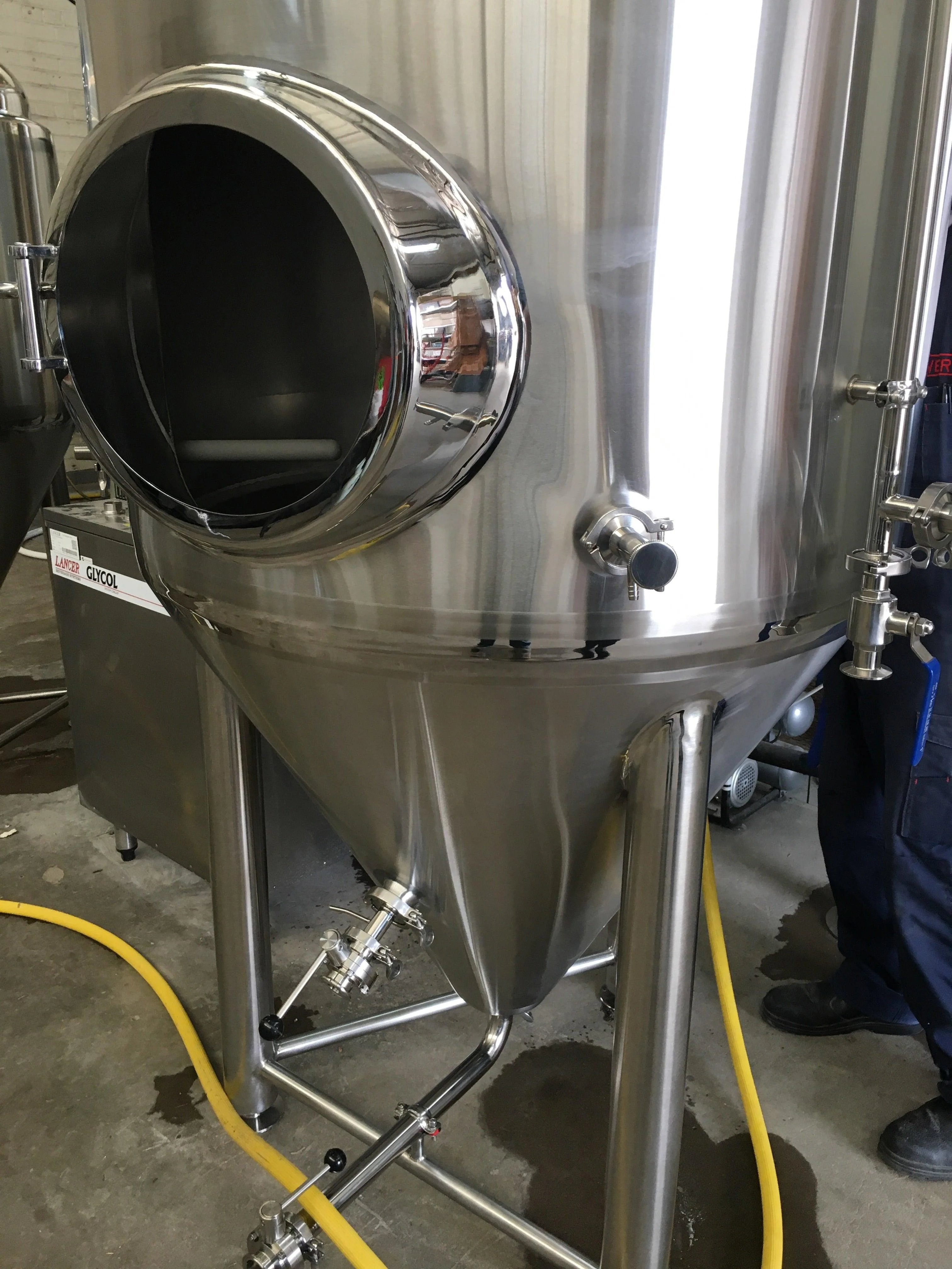 600L Conical Fermenter (pressurisable, jacketed) - Image 4