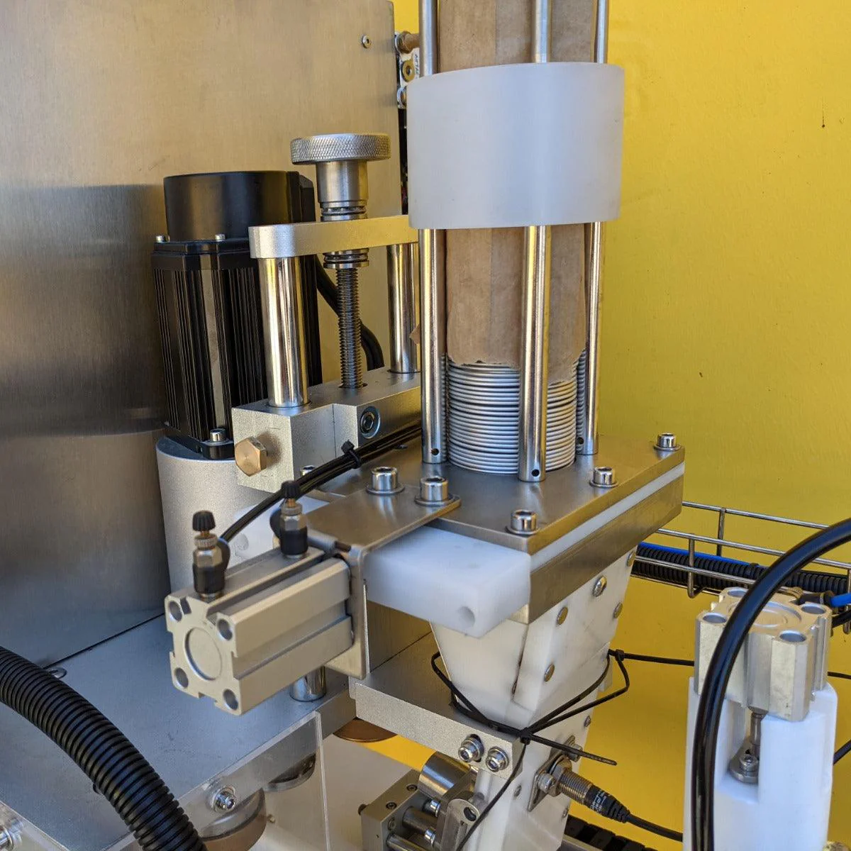 Cannular Fully Automatic Canning Machine - Single Lane - Image 9