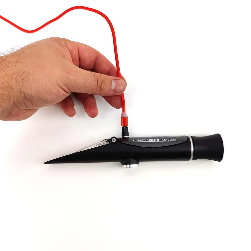 Saber LED Refractometer - Water Resistant  - Three Scale (incl Case, Charging Cable) - Image 3